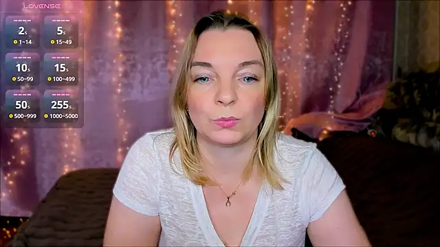 Snapshot of Regina__blue chatting on 01-14-25, 07:32 Regina  blue online show from 01-14-25, 07:32