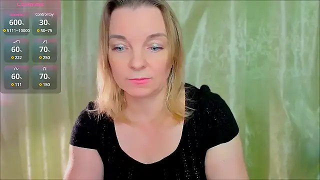 Snapshot of Regina__blue chatting on 02-17-25, 07:12 Regina  blue online show from 02-17-25, 07:12