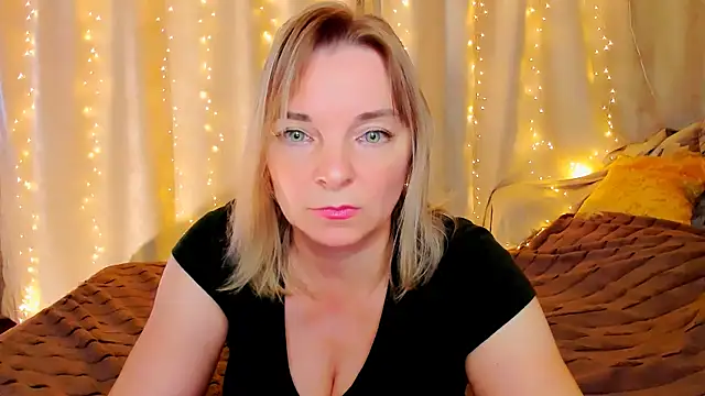 Regina  blue online show from 10-28-25, 03:55