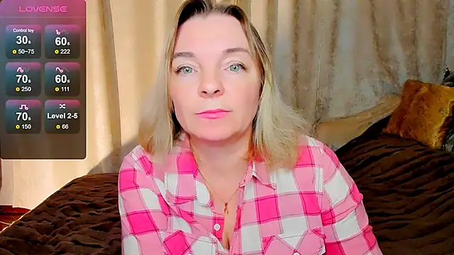 Snapshot of Regina__blue chatting on 10-05-25, 05:47 Regina  blue online show from 10-05-25, 05:47