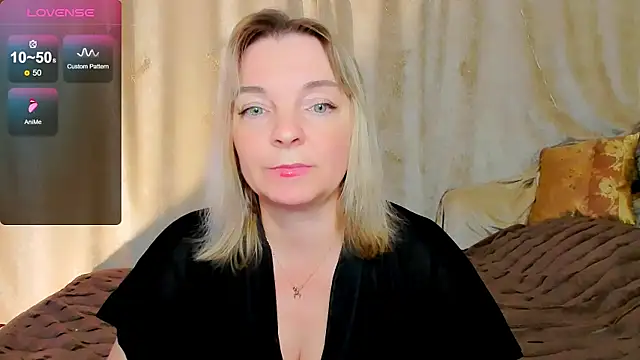 Snapshot of Regina__blue chatting on 10-17-25, 03:36 Regina  blue online show from 10-17-25, 03:36