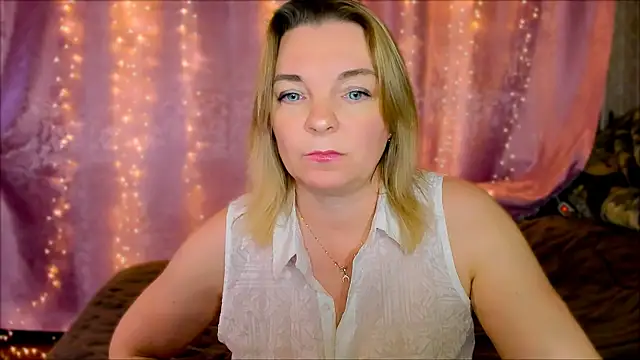 Snapshot of Regina__blue chatting on 01-15-25, 07:01 Regina  blue online show from 01-15-25, 07:01