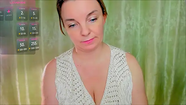 Snapshot of Regina__blue chatting on 02-18-25, 09:09 Regina  blue online show from 02-18-25, 09:09