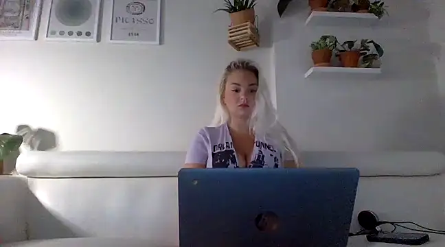 Snapshot of badblondebunny chatting on 03-20-25, 11:56 badblondebunny online show from 03-20-25, 11:56