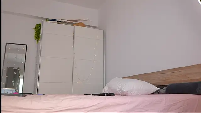 Snapshot of FazeyJ_ chatting on 01-27-25, 10:05 FazeyJ online show from 01-27-25, 10:05