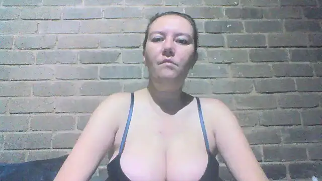 Snapshot of EksJouneMwah chatting on 04-29-26, 07:34 EksJouneMwah online show from 04-29-26, 07:34