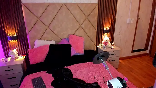 SummersAngel online show from 12-17-25, 02:44