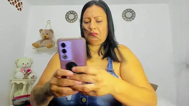 Snapshot of rose_bigboobsx chatting on 11-11-25, 11:09 rose bigboobsx online show from 11-11-25, 11:09