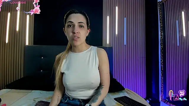 EvaaLovia1 online show from 06-19-26, 01:39