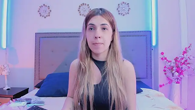 EvaaLovia1 online show from 06-18-26, 01:38