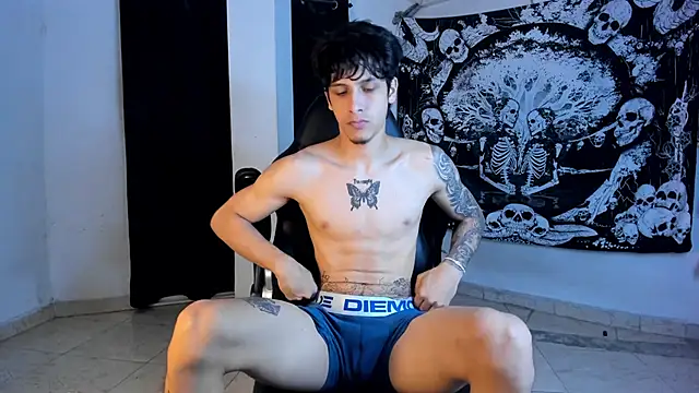 Snapshot of Snakebutterfly chatting on 02-23-26, 07:09 Snakebutterfly online show from 02-23-26, 07:09