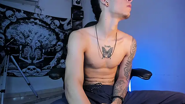 Snapshot of Snakebutterfly chatting on 12-16-25, 12:04 Snakebutterfly online show from 12-16-25, 12:04