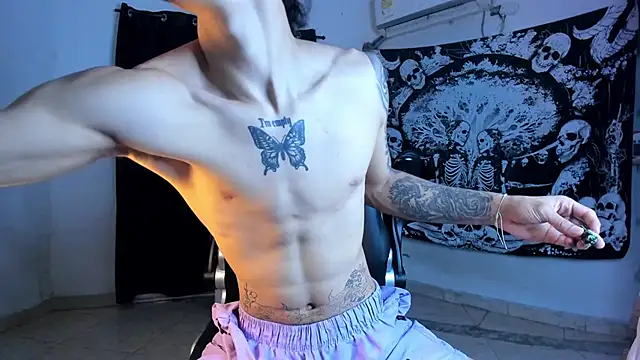 Snapshot of Snakebutterfly chatting on 02-19-26, 03:14 Snakebutterfly online show from 02-19-26, 03:14