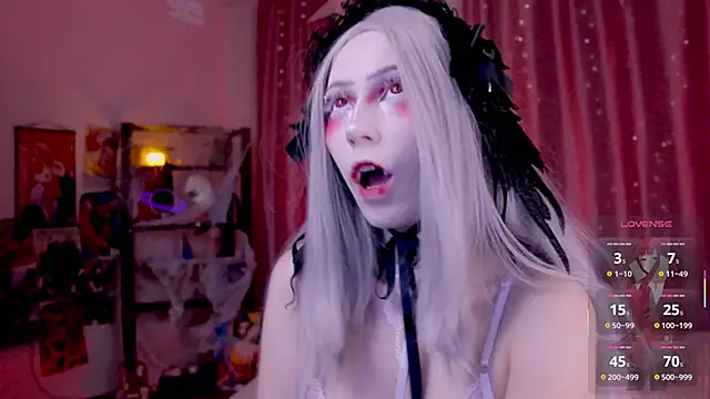 Carolina Leep online show from 10-29-25, 01:43