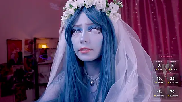 Carolina Leep online show from 10-31-25, 01:52