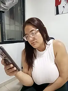 skarleth001 online show from 03-06-25, 08:09