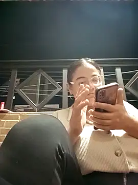 skarleth001 online show from 09-18-25, 04:48