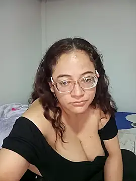 skarleth001 online show from 02-14-25, 05:41