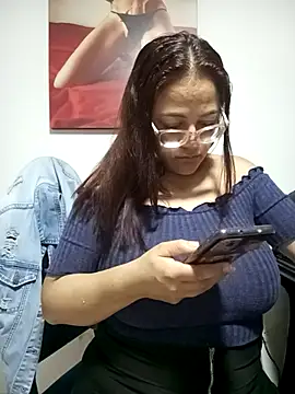 skarleth001 online show from 03-05-25, 04:24