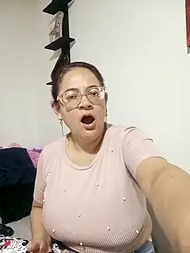 skarleth001 online show from 02-02-25, 04:48