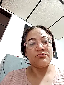 skarleth001 online show from 09-21-25, 04:39