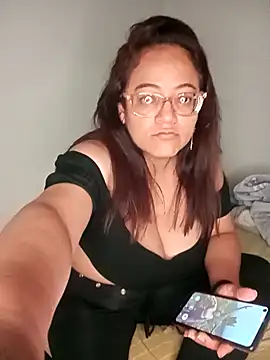 skarleth001 online show from 02-26-25, 04:52