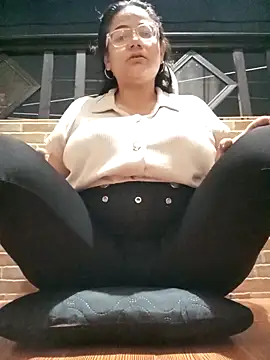 skarleth001 online show from 10-07-25, 04:57