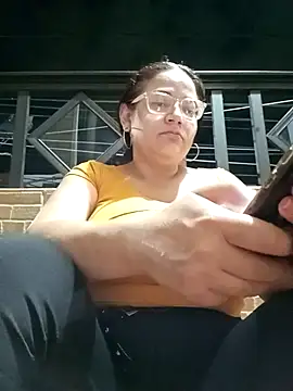 skarleth001 online show from 09-17-25, 05:20