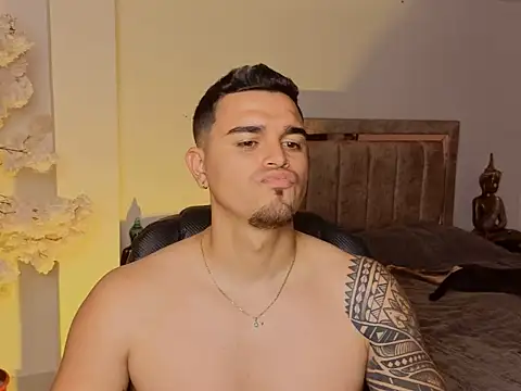 Snapshot of Axel_Big_cock chatting on 07-02-26, 02:23 Axel Big cock online show from 07-02-26, 02:23
