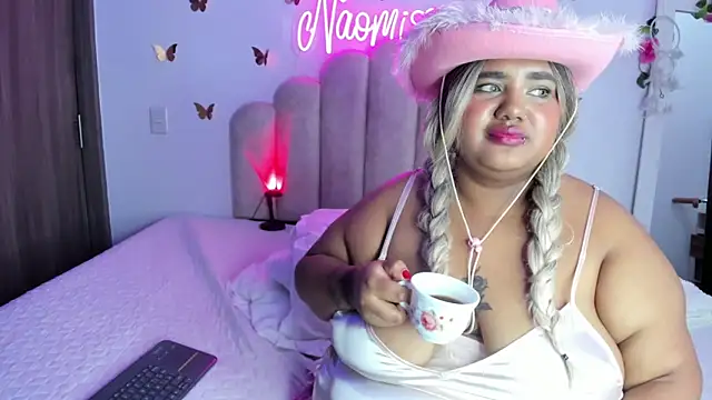 Snapshot of NaomiAsha chatting on 10-02-25, 11:24 NaomiAsha online show from 10-02-25, 11:24