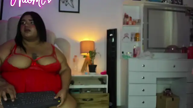 Snapshot of NaomiAsha chatting on 06-05-26, 12:33 NaomiAsha online show from 06-05-26, 12:33