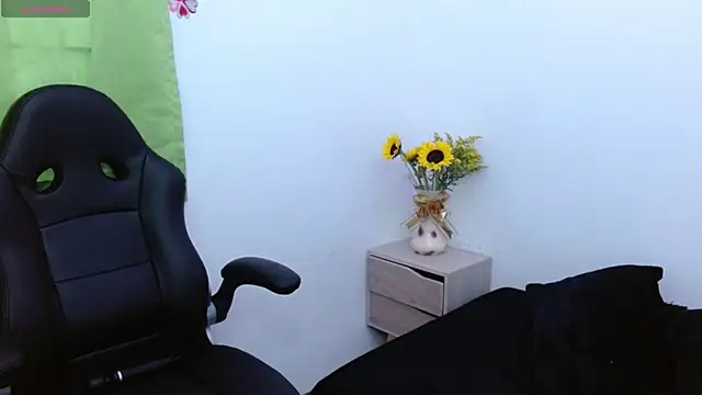 AlexandraJones  online show from 10-20-25, 09:37