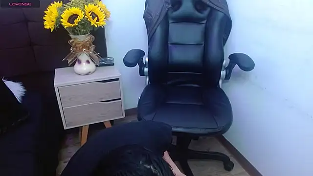 AlexandraJones  online show from 10-27-25, 10:49