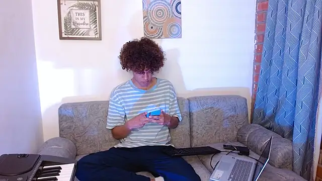 Snapshot of nickolas_moon chatting on 01-16-25, 03:34 nickolas moon online show from 01-16-25, 03:34