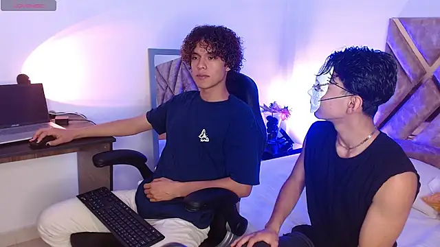 Snapshot of nickolas_moon chatting on 03-08-25, 06:05 nickolas moon online show from 03-08-25, 06:05