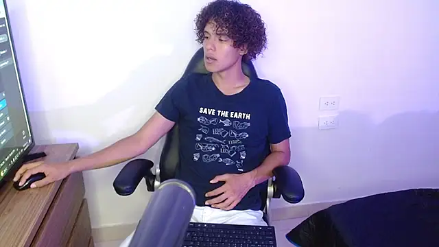 Snapshot of nickolas_moon chatting on 09-10-25, 03:11 nickolas moon online show from 09-10-25, 03:11