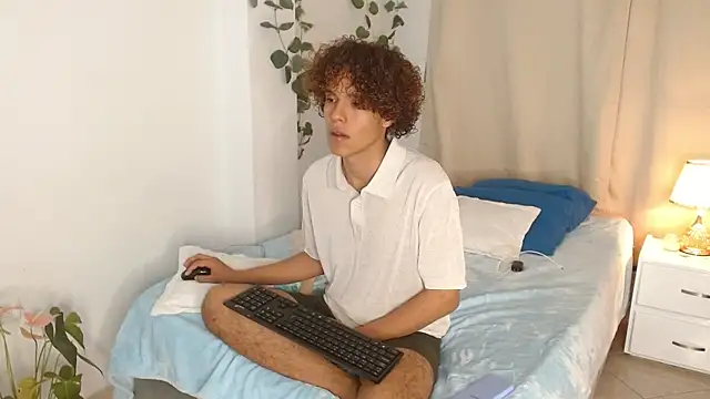 Snapshot of nickolas_moon chatting on 02-04-25, 07:33 nickolas moon online show from 02-04-25, 07:33