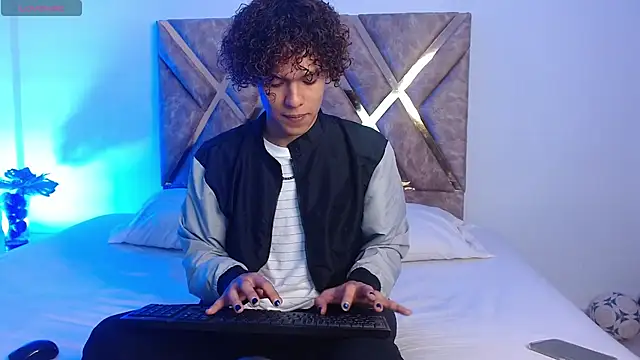 Snapshot of nickolas_moon chatting on 03-05-25, 05:39 nickolas moon online show from 03-05-25, 05:39