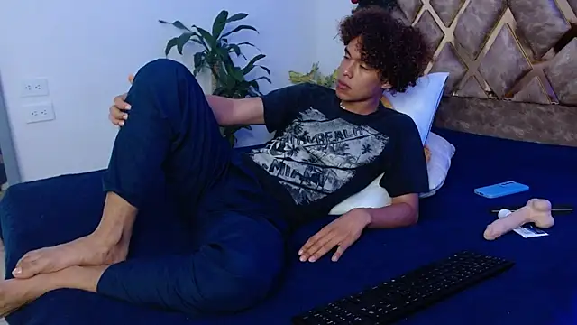 Snapshot of nickolas_moon chatting on 12-30-24, 11:38 nickolas moon online show from 12-30-24, 11:38