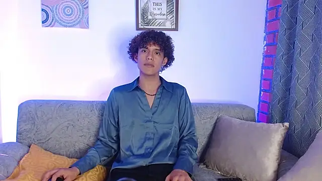 Snapshot of nickolas_moon chatting on 03-16-25, 05:17 nickolas moon online show from 03-16-25, 05:17