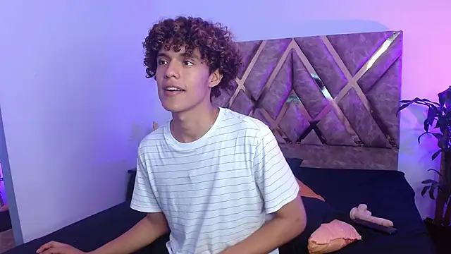 Snapshot of nickolas_moon chatting on 02-02-25, 07:35 nickolas moon online show from 02-02-25, 07:35