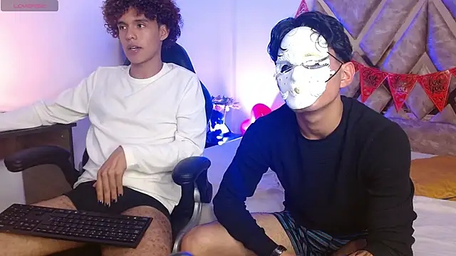 Snapshot of nickolas_moon chatting on 02-18-25, 12:05 nickolas moon online show from 02-18-25, 12:05