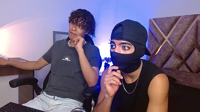 Snapshot of nickolas_moon chatting on 02-23-25, 01:53 nickolas moon online show from 02-23-25, 01:53