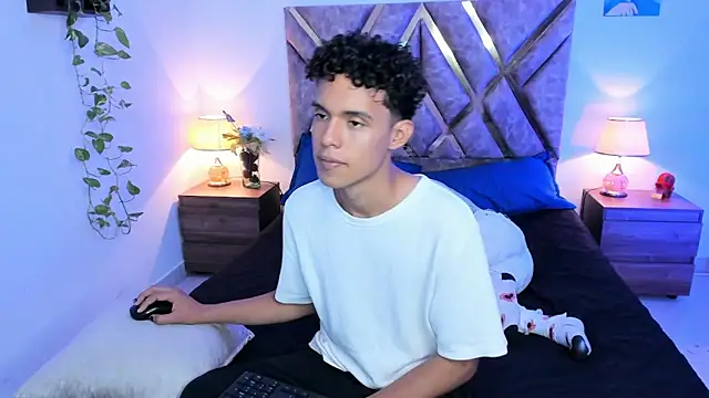 Snapshot of nickolas_moon chatting on 10-03-25, 10:11 nickolas moon online show from 10-03-25, 10:11