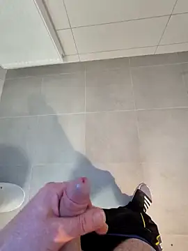 kisbiro77777 online show from 02-28-26, 04:17