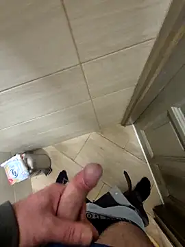 kisbiro77777 online show from 02-12-26, 08:03