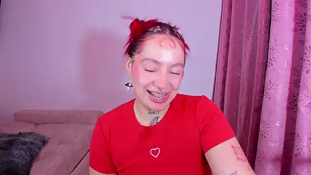 Snapshot of annika_taylor chatting on 09-30-25, 01:00 annika taylor online show from 09-30-25, 01:00