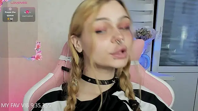 shy melony online show from 04-18-26, 06:32