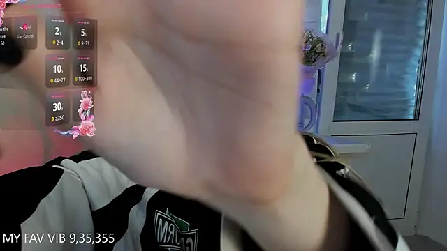 Snapshot of shy_melony chatting on 04-15-26, 03:05 shy melony online show from 04-15-26, 03:05