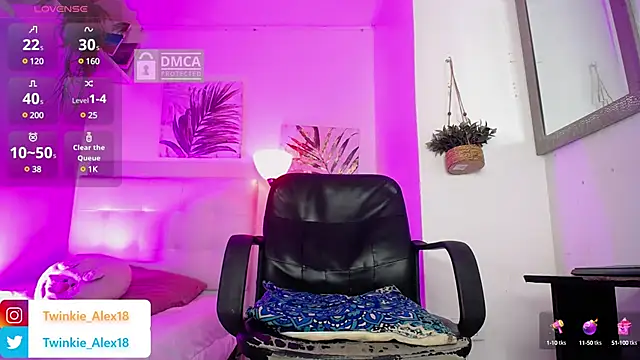 Twinkie-Alex18 online show from 12-04-24, 12:13